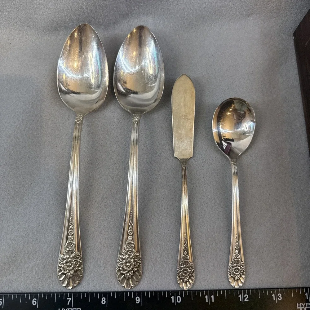 Vintage 1950's WM Rogers Mfg Co JUBILEE Silverplated Flatware 52-piece Set Boxed